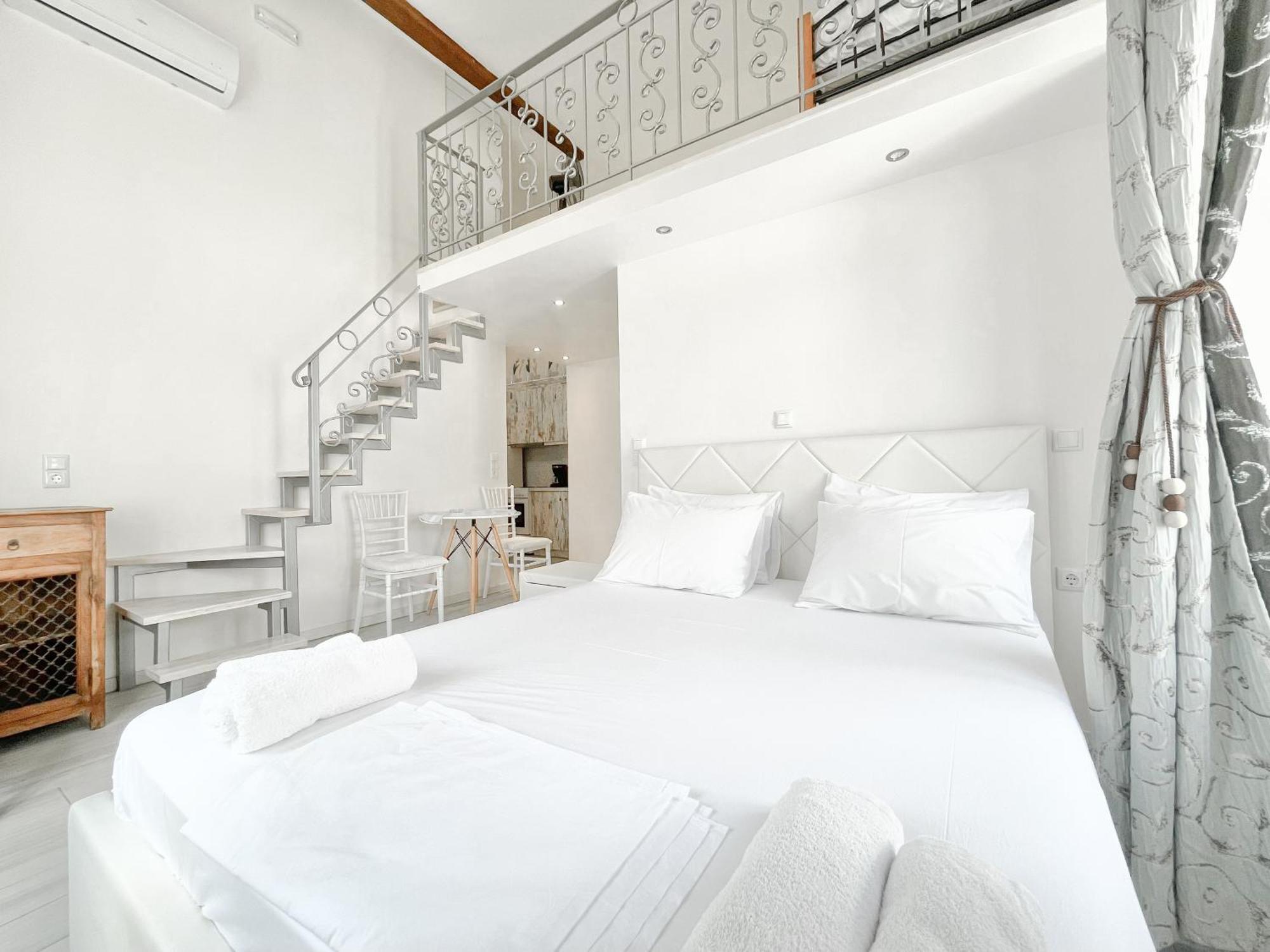Xenias Rooms Apartments Koroni  Exterior photo
